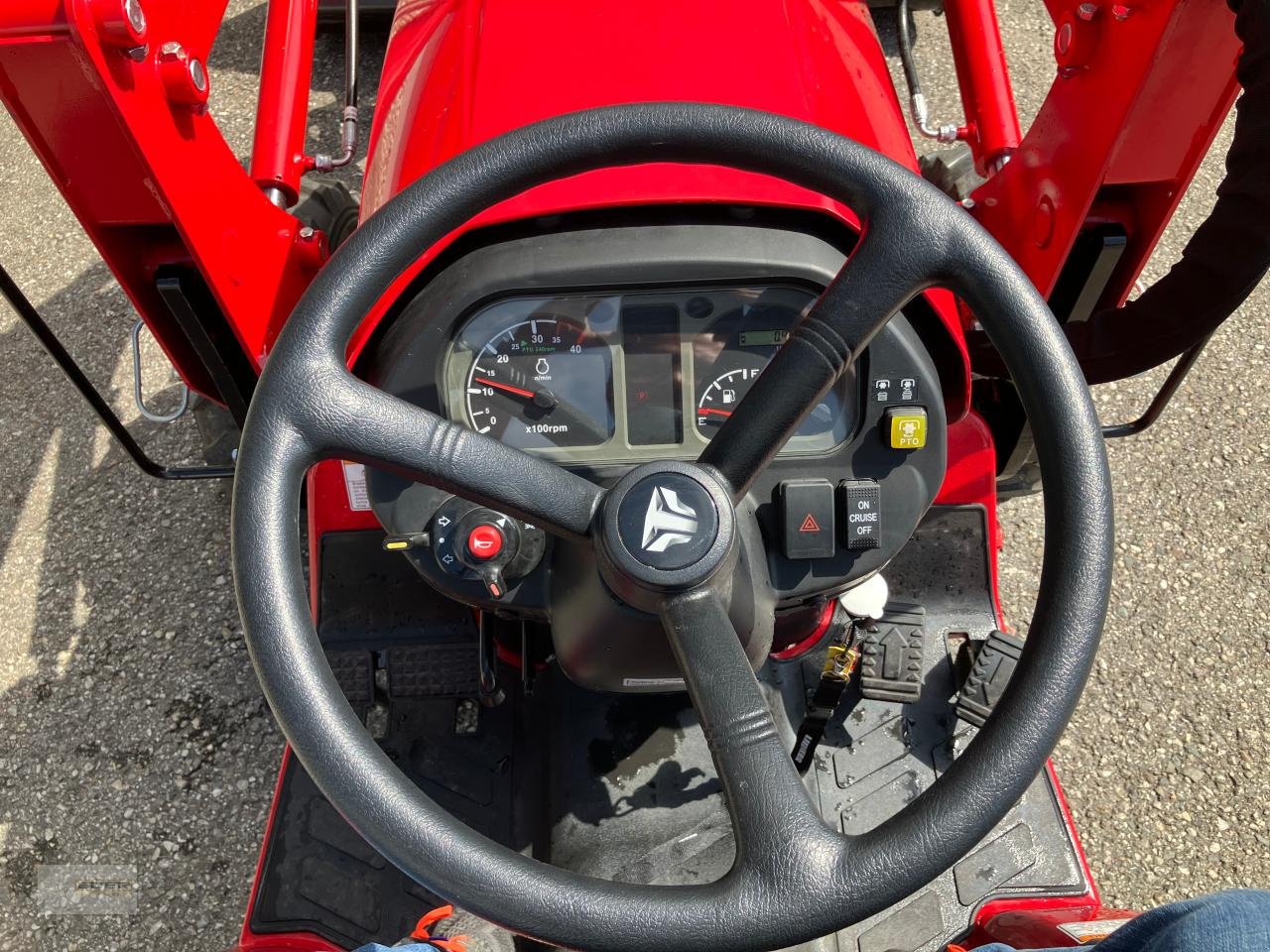 Kommunaltraktor типа TYM T265 NH Worker mit Frontlader, Neumaschine в Tuntenhausen (Фотография 7)