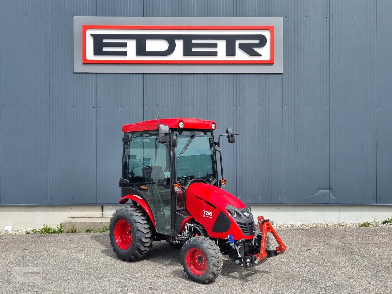 Kommunaltraktor of the type TYM T265 NH, Neumaschine in Tuntenhausen (Picture 2)