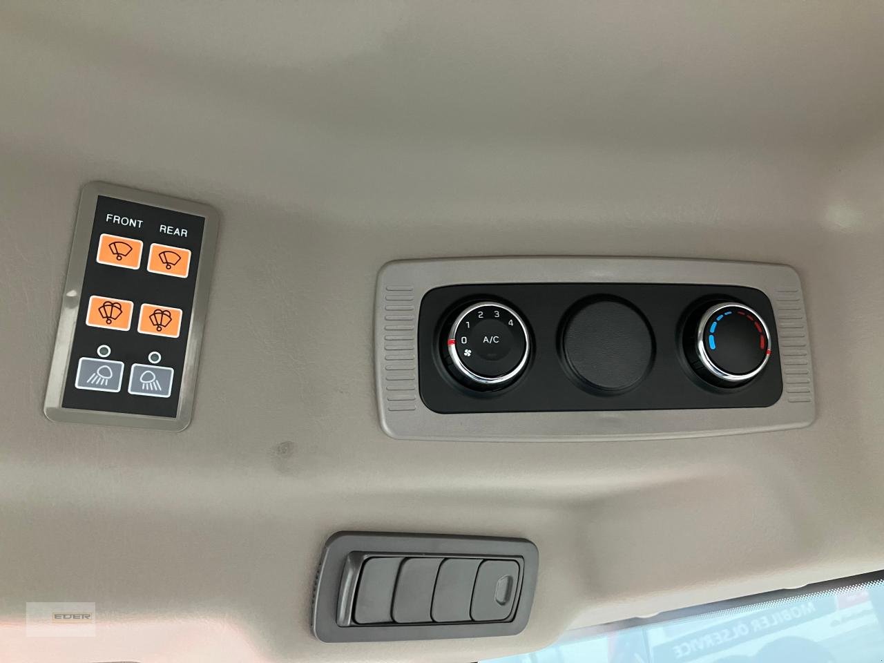 Kommunaltraktor типа TYM T475 SH mit Kabine und Fronthydraulik, Neumaschine в Tuntenhausen (Фотография 9)