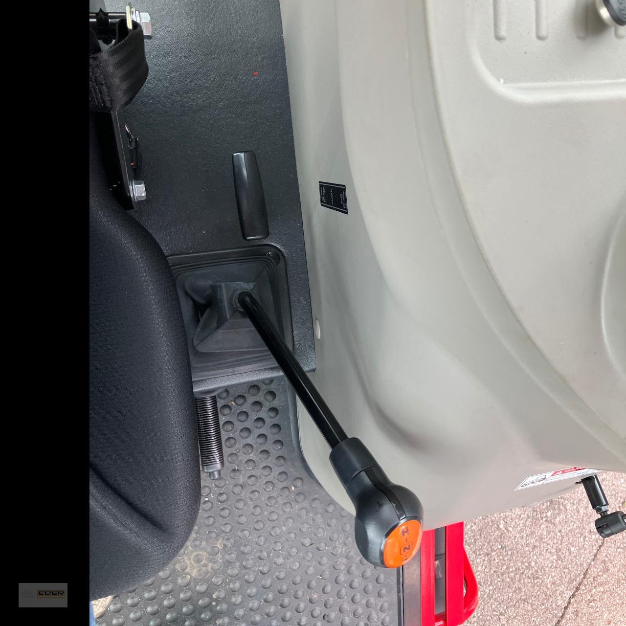 Kommunaltraktor van het type TYM T495 ST mit Kabine und Frontalder, Neumaschine in Tuntenhausen (Foto 8)