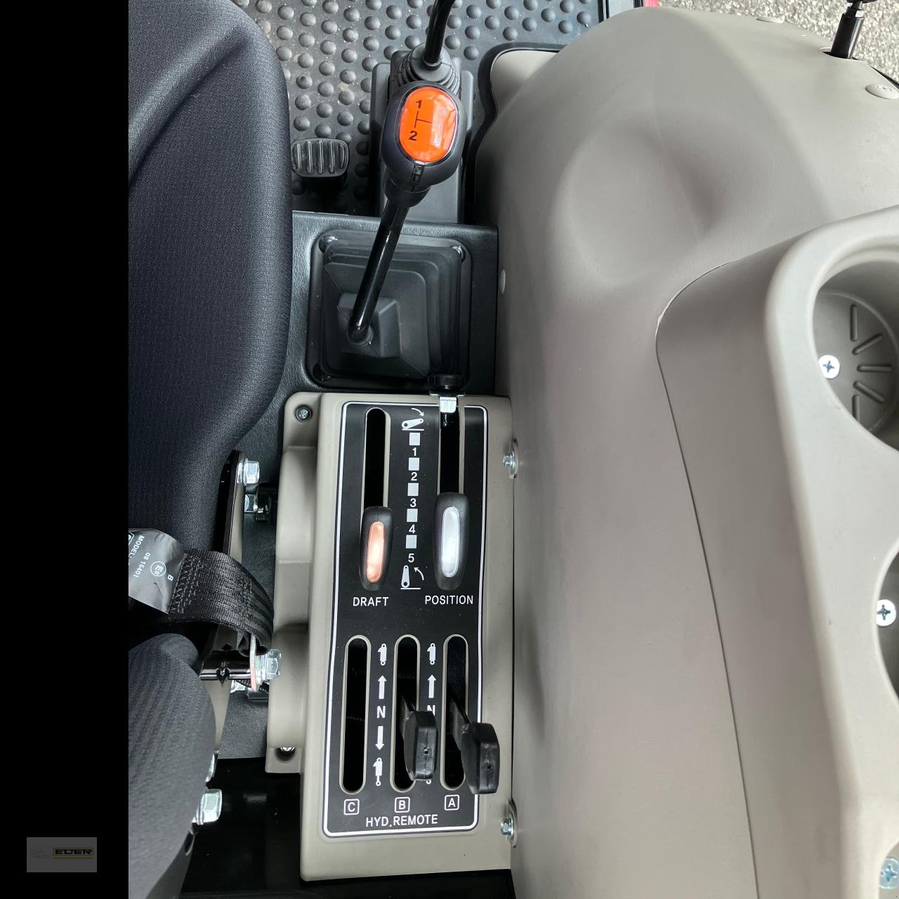 Kommunaltraktor typu TYM T495 ST mit Kabine und Frontalder, Neumaschine v Tuntenhausen (Obrázek 9)