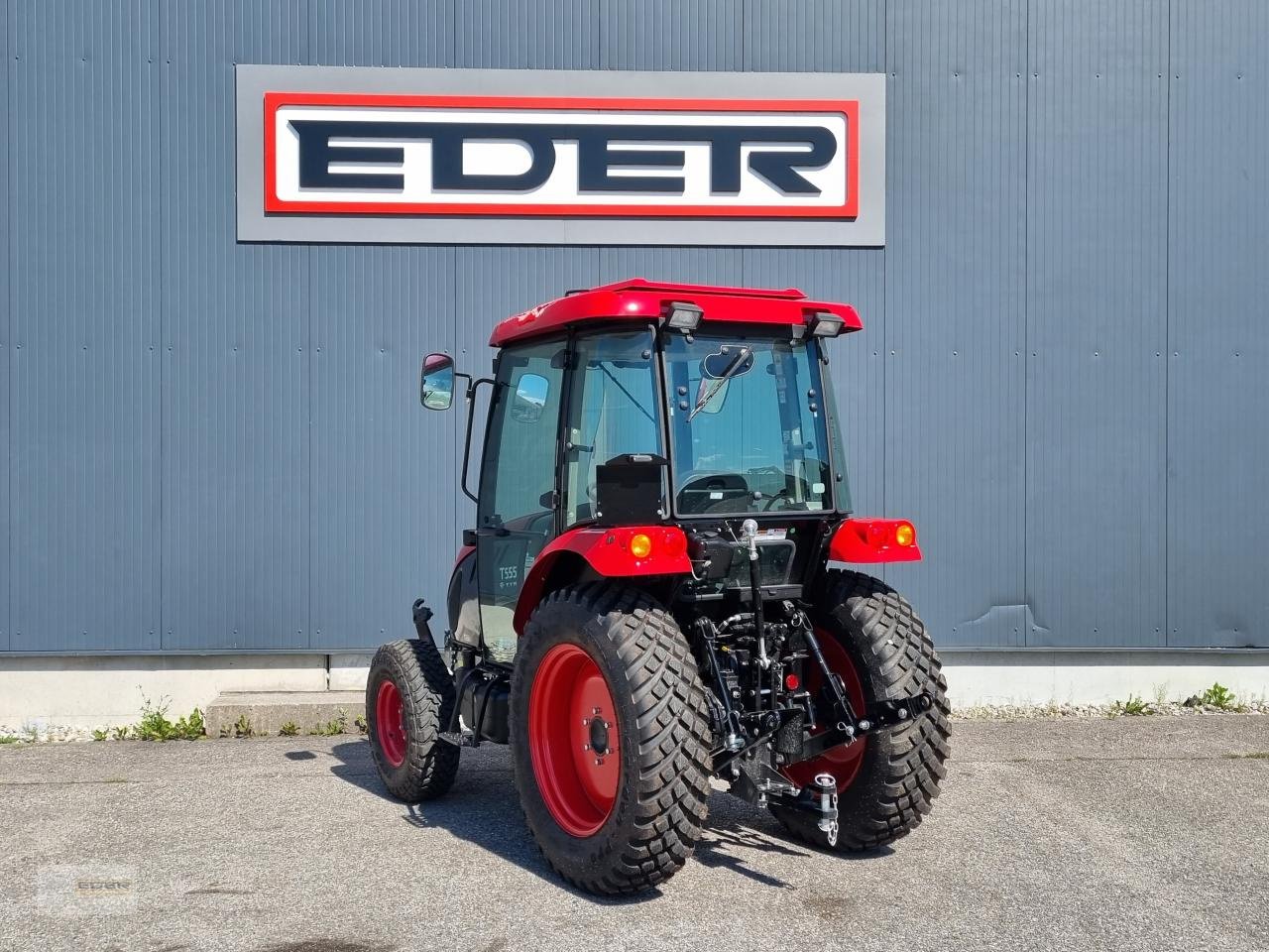 Kommunaltraktor des Typs TYM T555 SH mit Fronthydraulik, Neumaschine in Tuntenhausen (Bild 3)