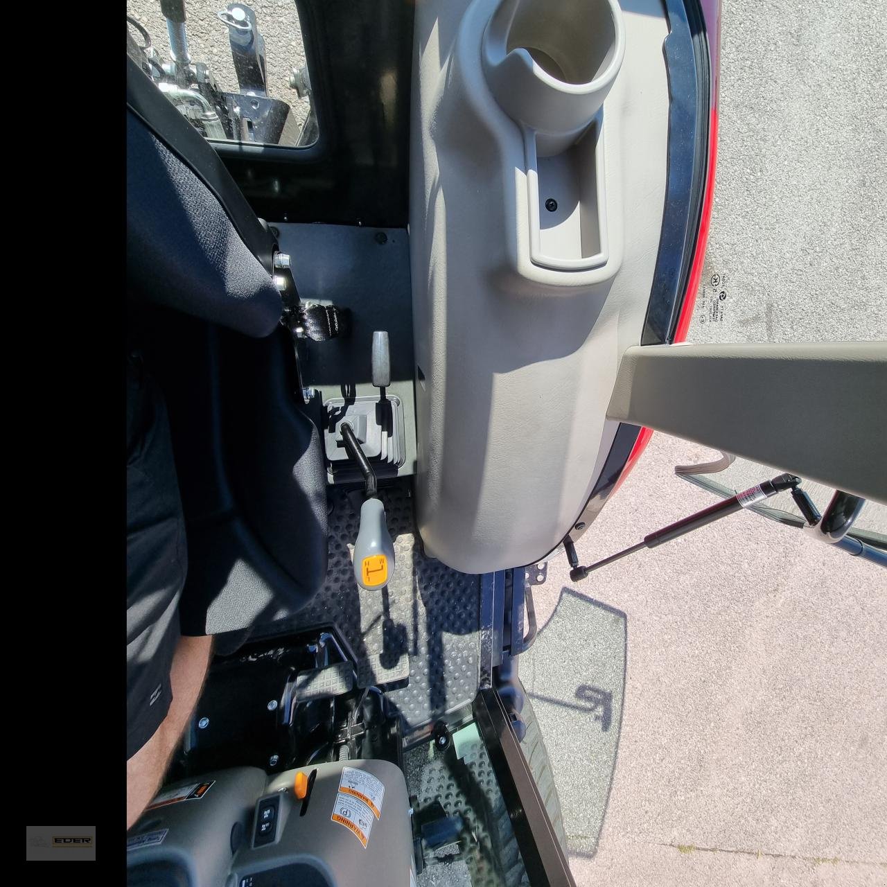 Kommunaltraktor del tipo TYM T555 SH mit Fronthydraulik, Neumaschine en Tuntenhausen (Imagen 10)