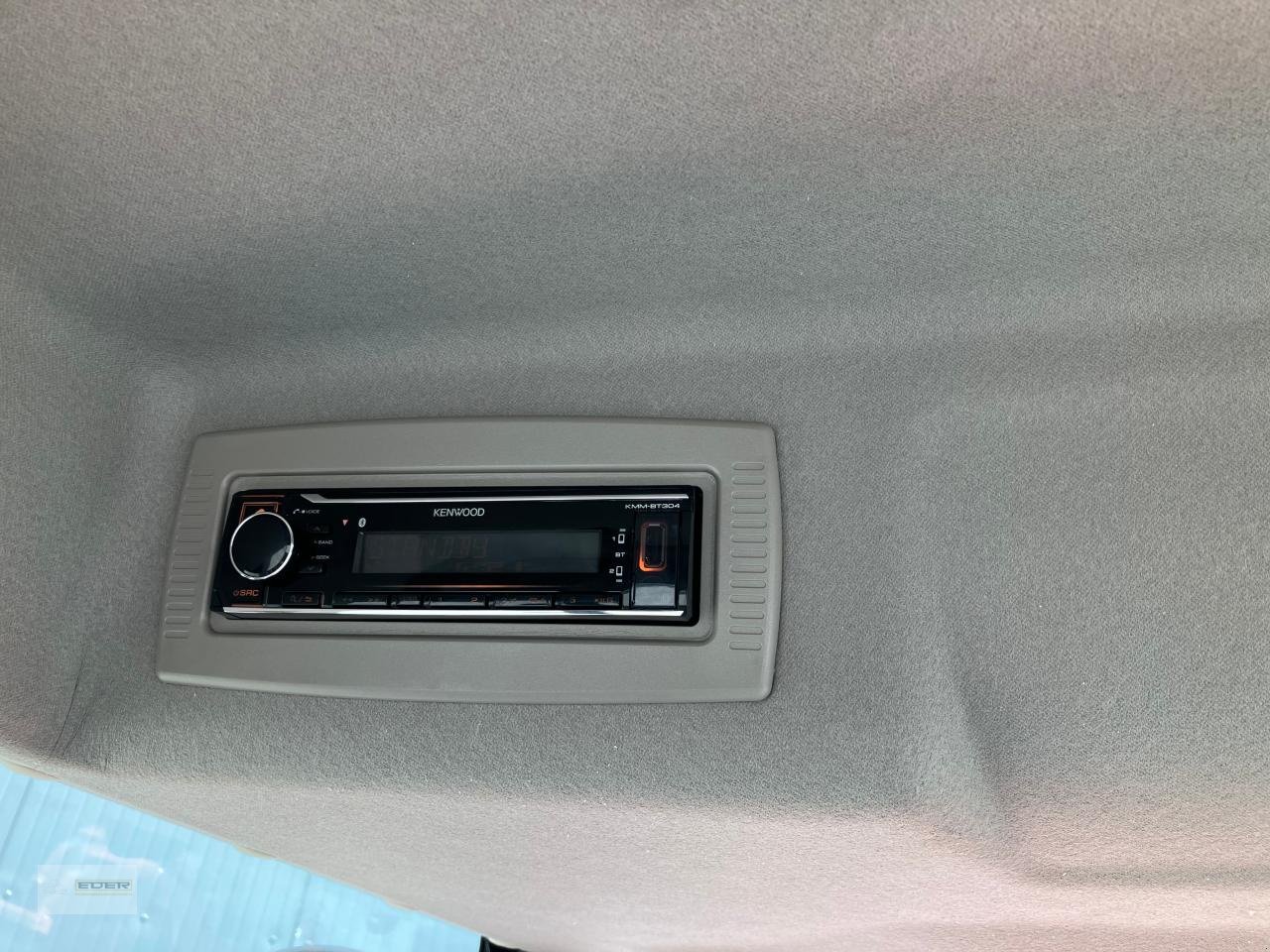 Kommunaltraktor des Typs TYM T555 ST mit Frontlader, Neumaschine in Tuntenhausen (Bild 9)