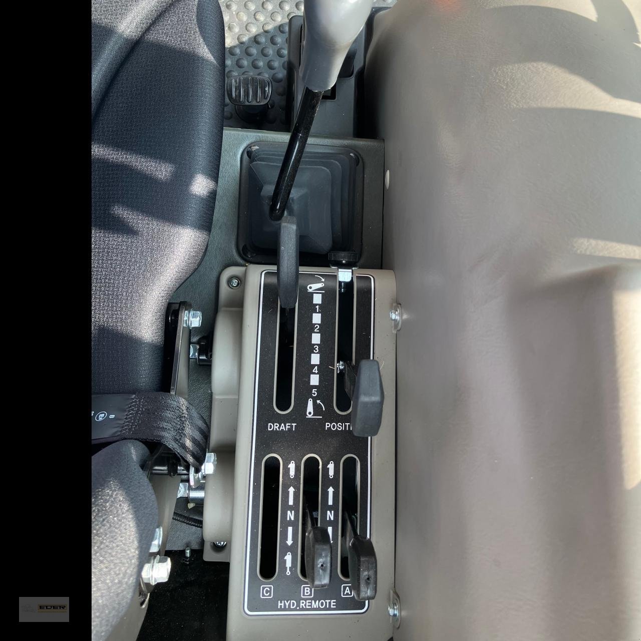 Kommunaltraktor za tip TYM T555 ST mit Frontlader, Neumaschine u Tuntenhausen (Slika 10)