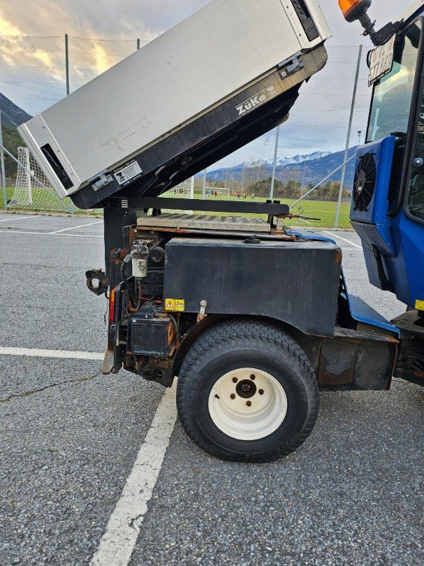 Kommunaltraktor типа Vitra 2060 Trendline, Gebrauchtmaschine в Susten (Фотография 7)