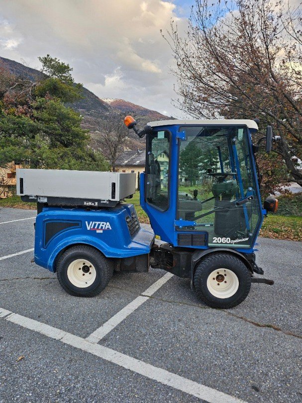 Kommunaltraktor типа Vitra 2060 Trendline, Gebrauchtmaschine в Susten (Фотография 2)