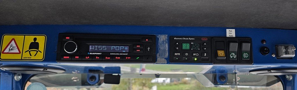 Kommunaltraktor типа Vitra 2060 Trendline, Gebrauchtmaschine в Susten (Фотография 12)