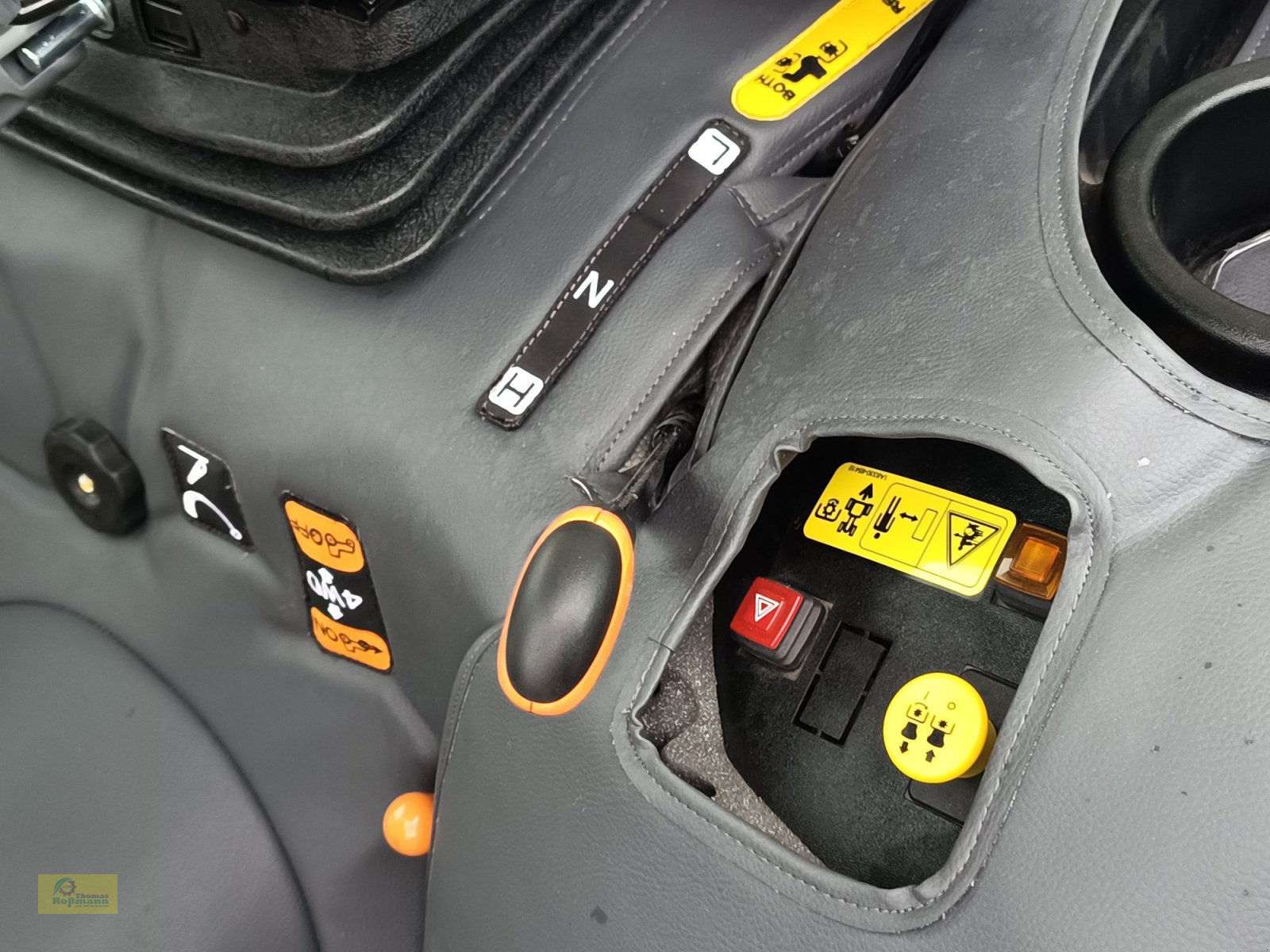 Kommunaltraktor typu Yanmar SA 426, Neumaschine v Tegernbach (Obrázek 12)