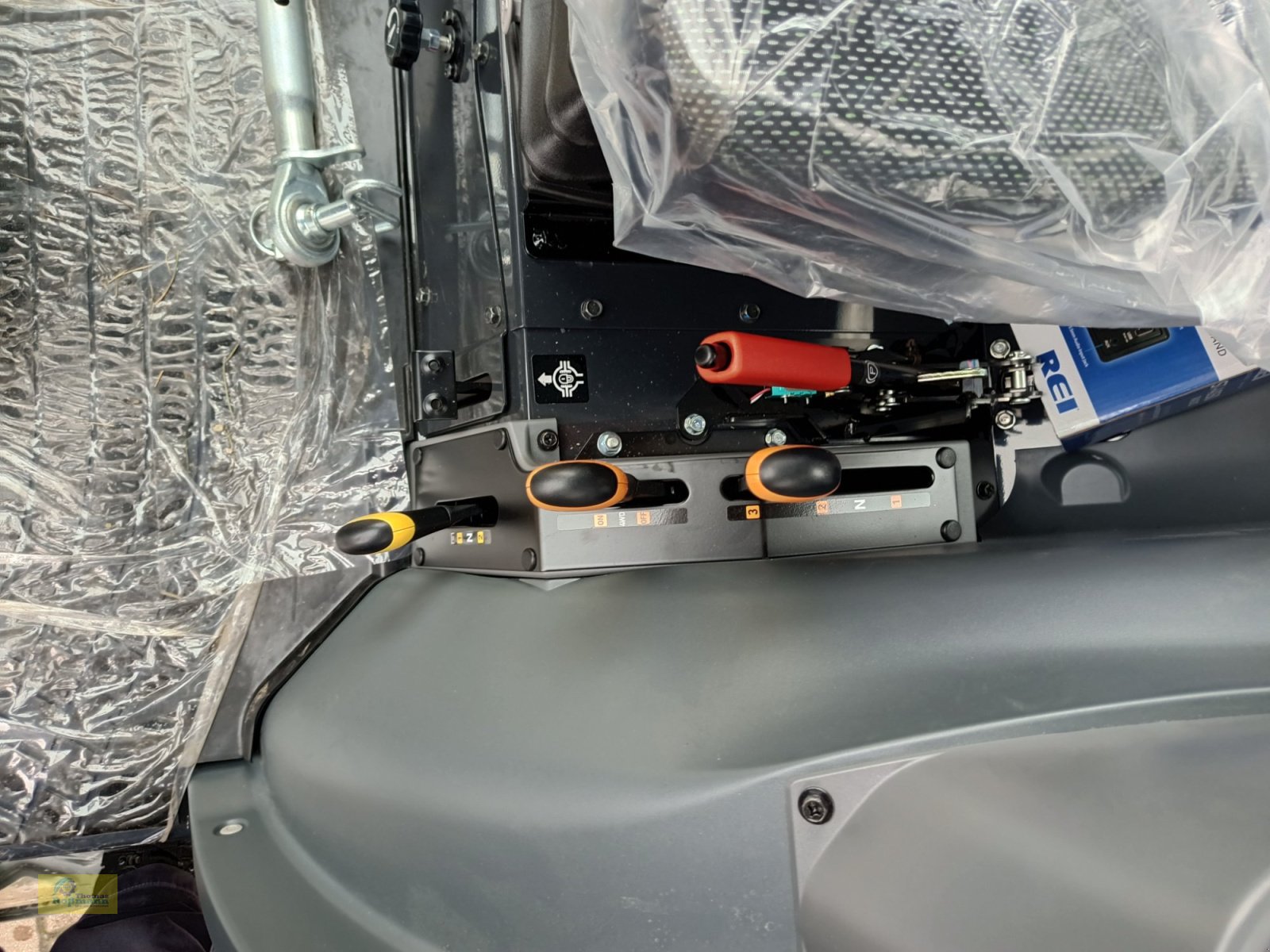 Kommunaltraktor typu Yanmar YT359, Neumaschine v Tegernbach (Obrázek 10)