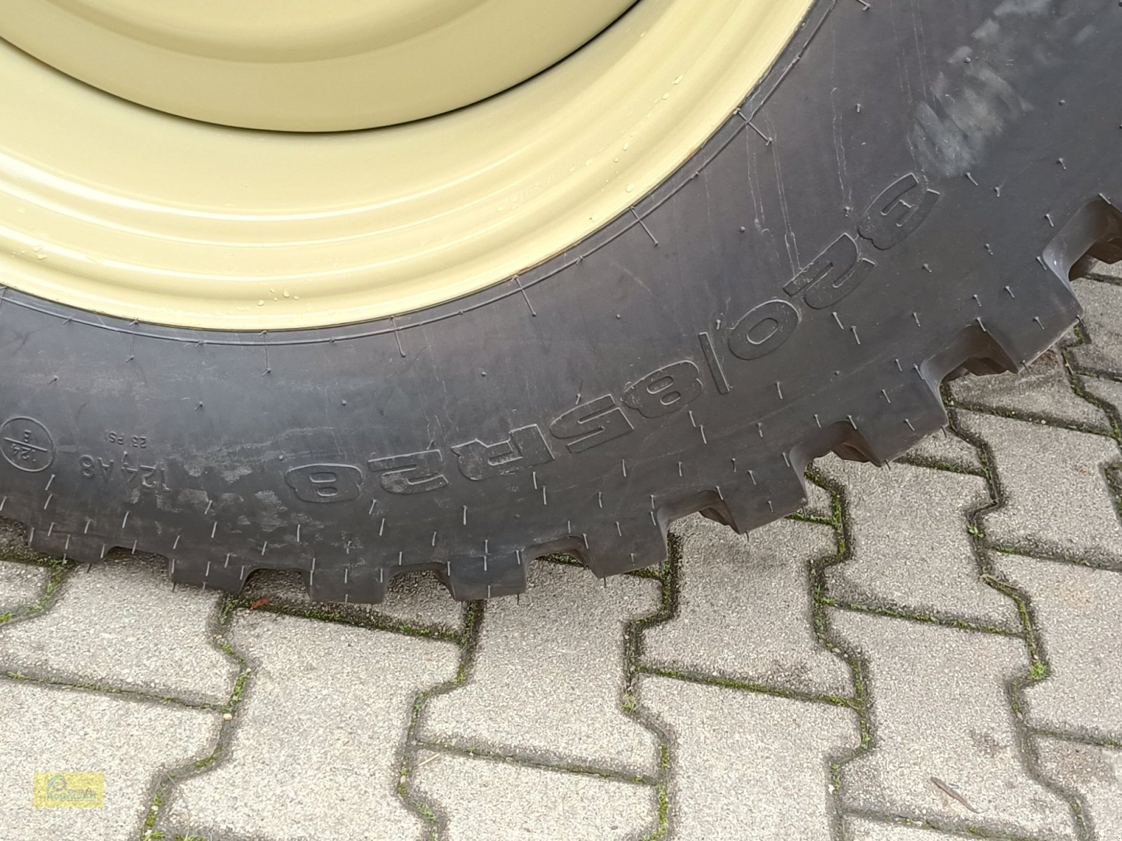 Kommunaltraktor typu Yanmar YT359, Neumaschine v Tegernbach (Obrázek 15)