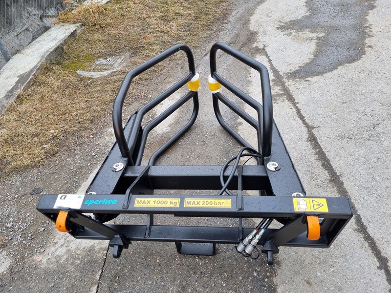 Kompaktlader of the type Alö Unigrip 130 Ballenzange, Gebrauchtmaschine in Chur (Picture 2)