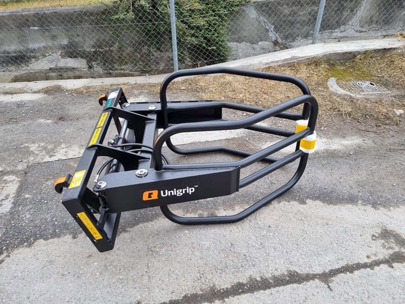 Kompaktlader of the type Alö Unigrip 130 Ballenzange, Gebrauchtmaschine in Chur (Picture 1)