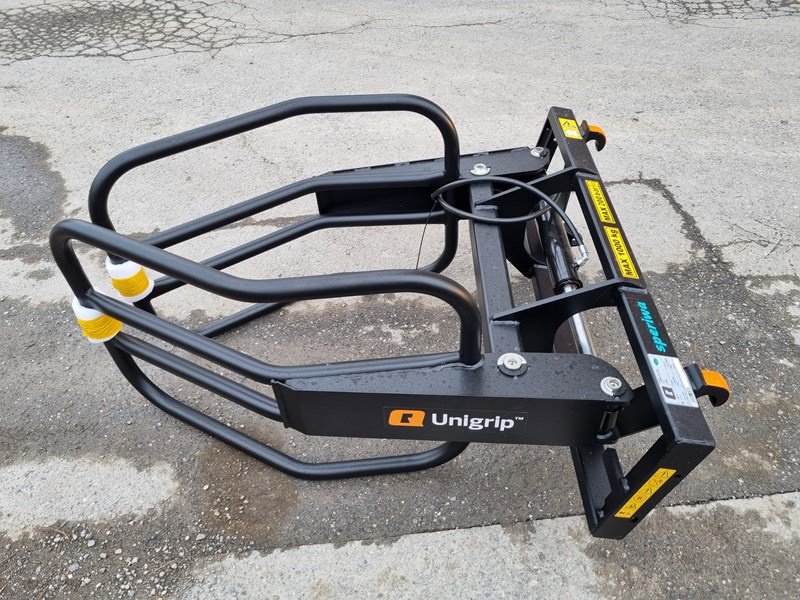 Kompaktlader of the type Alö Unigrip 130 Ballenzange, Gebrauchtmaschine in Chur (Picture 3)