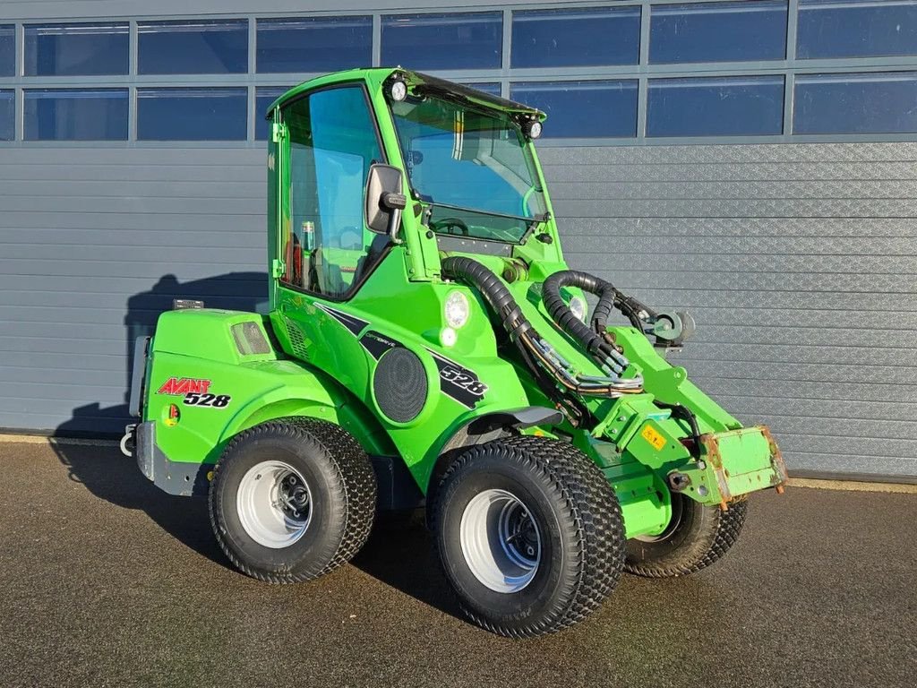 Kompaktlader vrste Avant 528 mini-shovel met DLX Cabine, Gebrauchtmaschine v BENNEKOM (Slika 1)