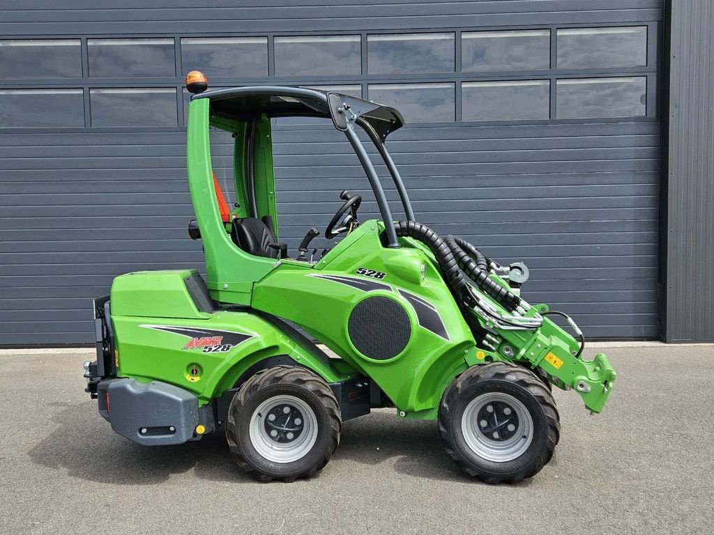 Kompaktlader of the type Avant 528 Rental mini-shovel, Gebrauchtmaschine in BENNEKOM (Picture 2)