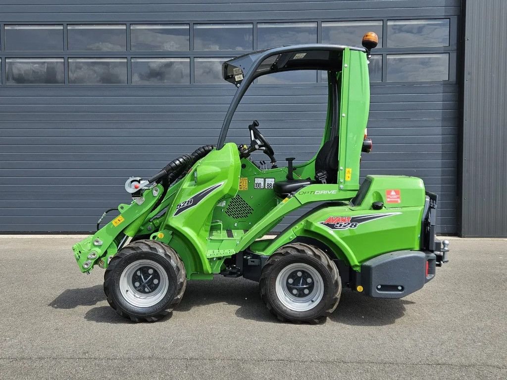 Kompaktlader of the type Avant 528 Rental mini-shovel, Gebrauchtmaschine in BENNEKOM (Picture 9)
