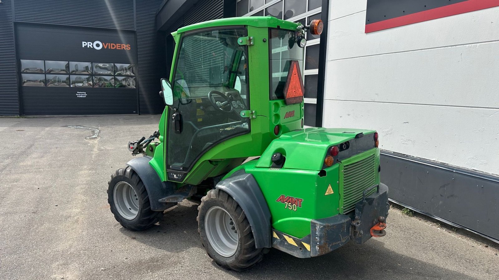 Kompaktlader of the type Avant 750 Kabine og redskaber, Gebrauchtmaschine in Dronninglund (Picture 4)
