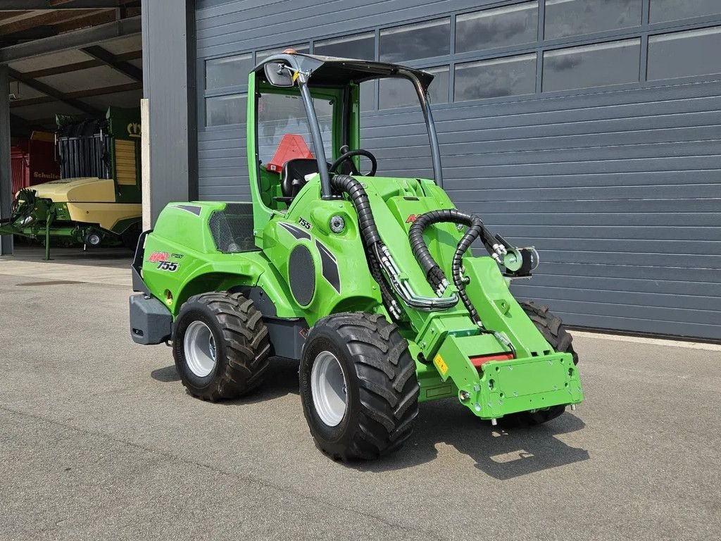 Kompaktlader of the type Avant 755i Rental mini-shovel, Gebrauchtmaschine in BENNEKOM (Picture 1)