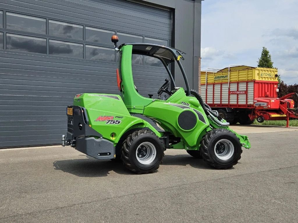 Kompaktlader of the type Avant 755i Rental mini-shovel, Gebrauchtmaschine in BENNEKOM (Picture 3)