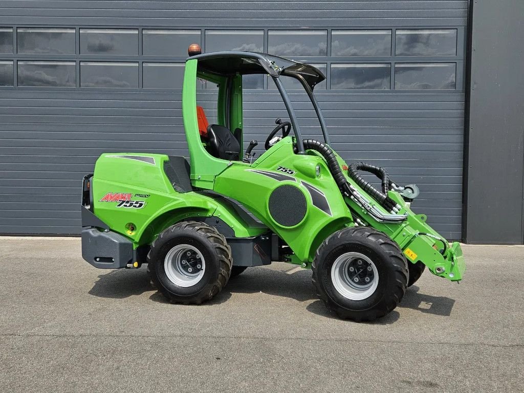 Kompaktlader of the type Avant 755i Rental mini-shovel, Gebrauchtmaschine in BENNEKOM (Picture 2)