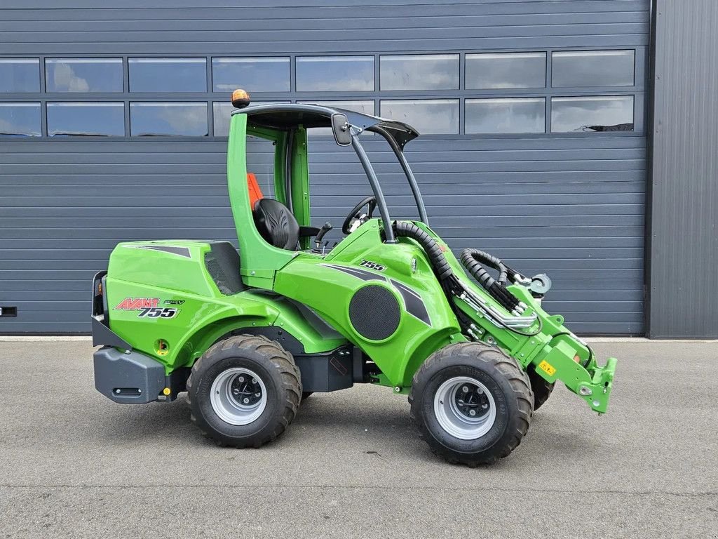 Kompaktlader of the type Avant 755i Rental mini-shovel, Gebrauchtmaschine in BENNEKOM (Picture 2)