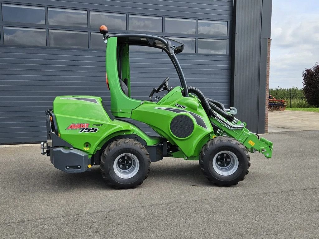 Kompaktlader des Typs Avant 755i Rental mini-shovel, Gebrauchtmaschine in BENNEKOM (Bild 3)