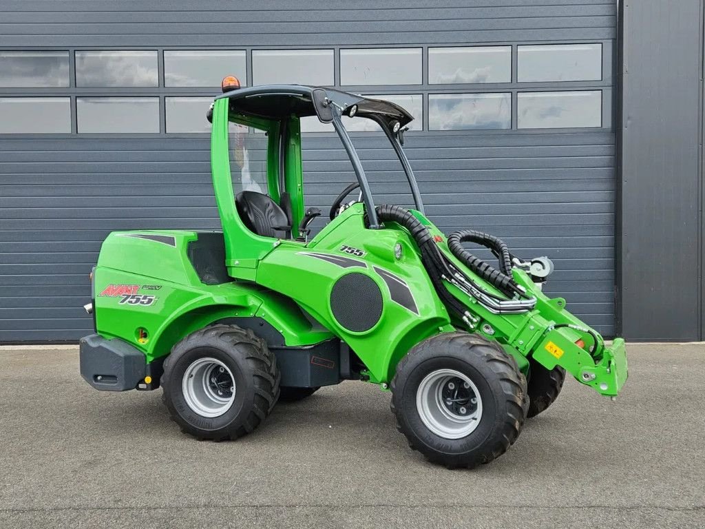 Kompaktlader of the type Avant 755i TDL+ mini-shovel, Gebrauchtmaschine in BENNEKOM (Picture 2)