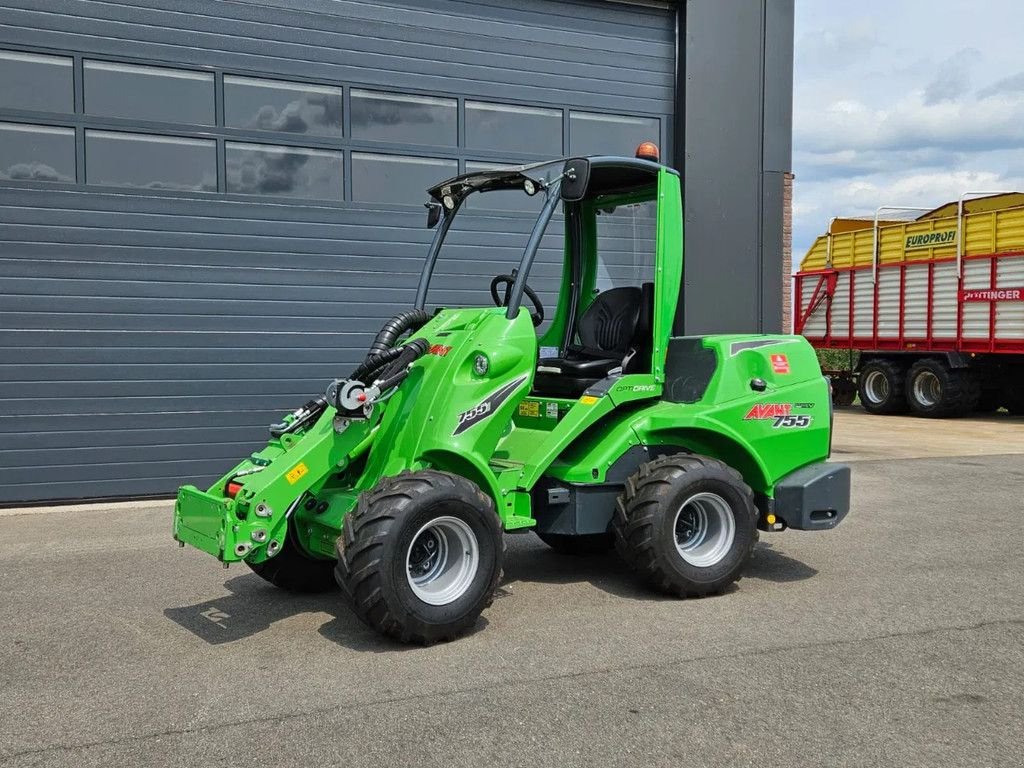 Kompaktlader of the type Avant 755i TDL+ mini-shovel, Gebrauchtmaschine in BENNEKOM (Picture 9)