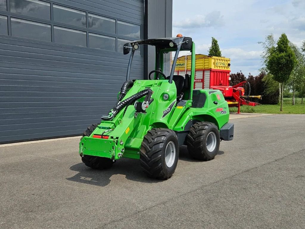 Kompaktlader of the type Avant 755i TDL+ mini-shovel, Gebrauchtmaschine in BENNEKOM (Picture 10)