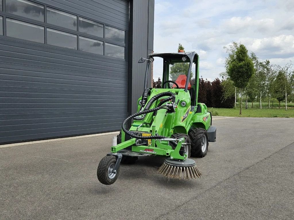 Kompaktlader des Typs Avant E527 Rental mini-shovel, Gebrauchtmaschine in BENNEKOM (Bild 9)