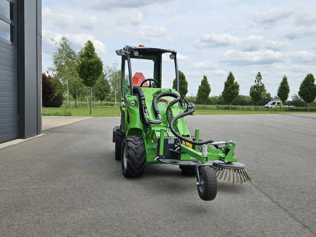 Kompaktlader des Typs Avant E527 Rental mini-shovel, Gebrauchtmaschine in BENNEKOM (Bild 10)