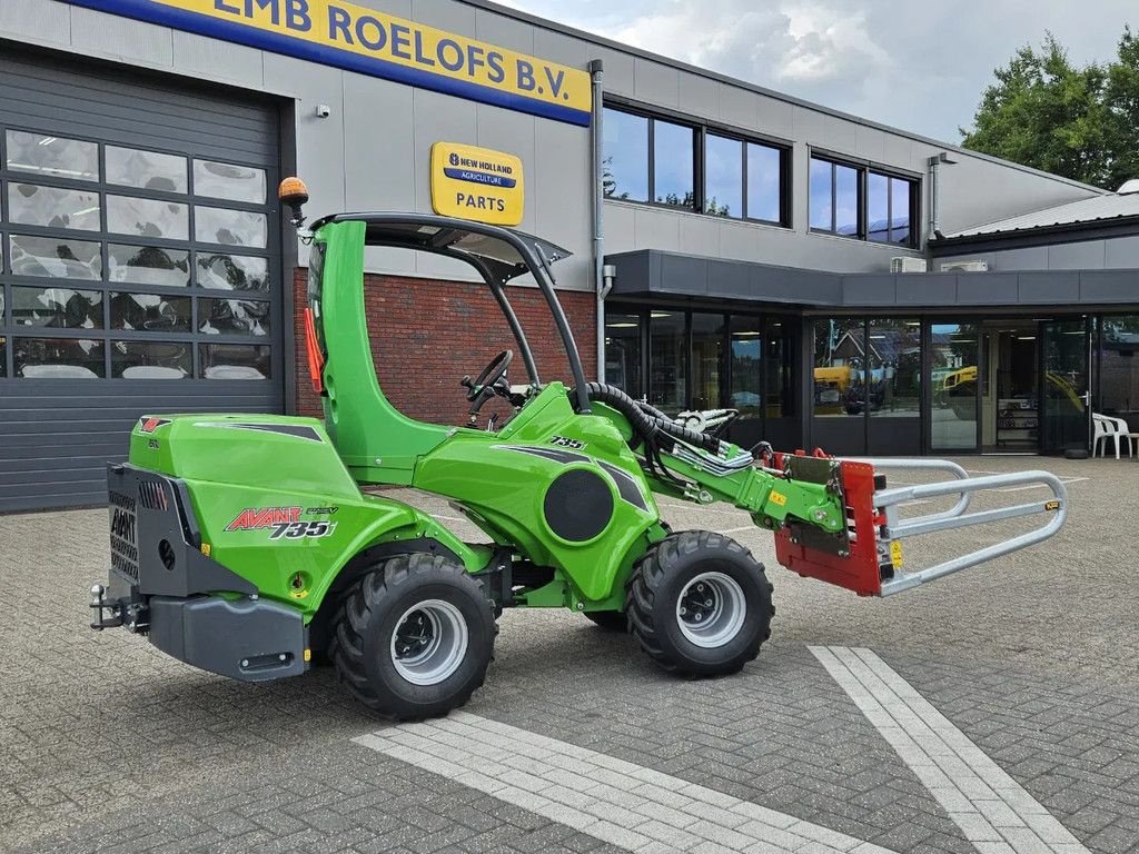 Kompaktlader of the type Avant Mini-shovel 735i Rental met Kemp balenklem, Gebrauchtmaschine in BENNEKOM (Picture 4)