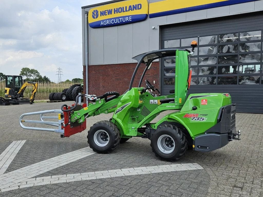 Kompaktlader of the type Avant Mini-shovel 735i Rental met Kemp balenklem, Gebrauchtmaschine in BENNEKOM (Picture 9)