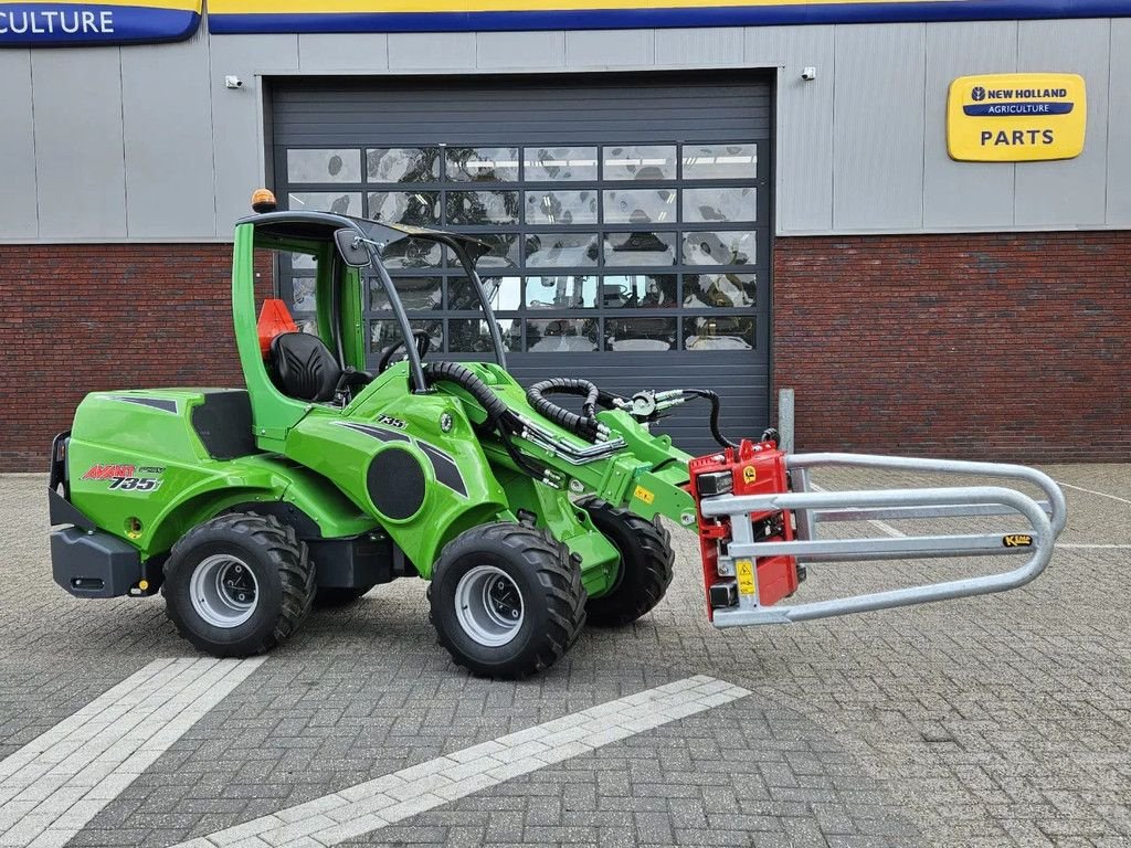 Kompaktlader of the type Avant Mini-shovel 735i Rental met Kemp balenklem, Gebrauchtmaschine in BENNEKOM (Picture 2)