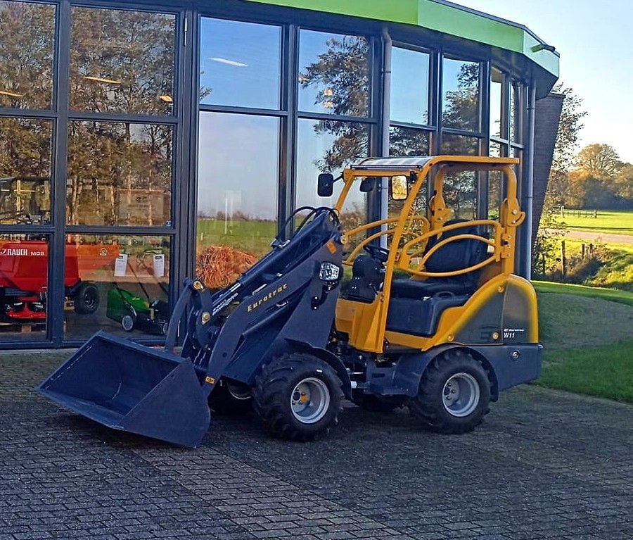 Kompaktlader of the type Eurotrac W11, Neumaschine in Hemelum (Picture 1)