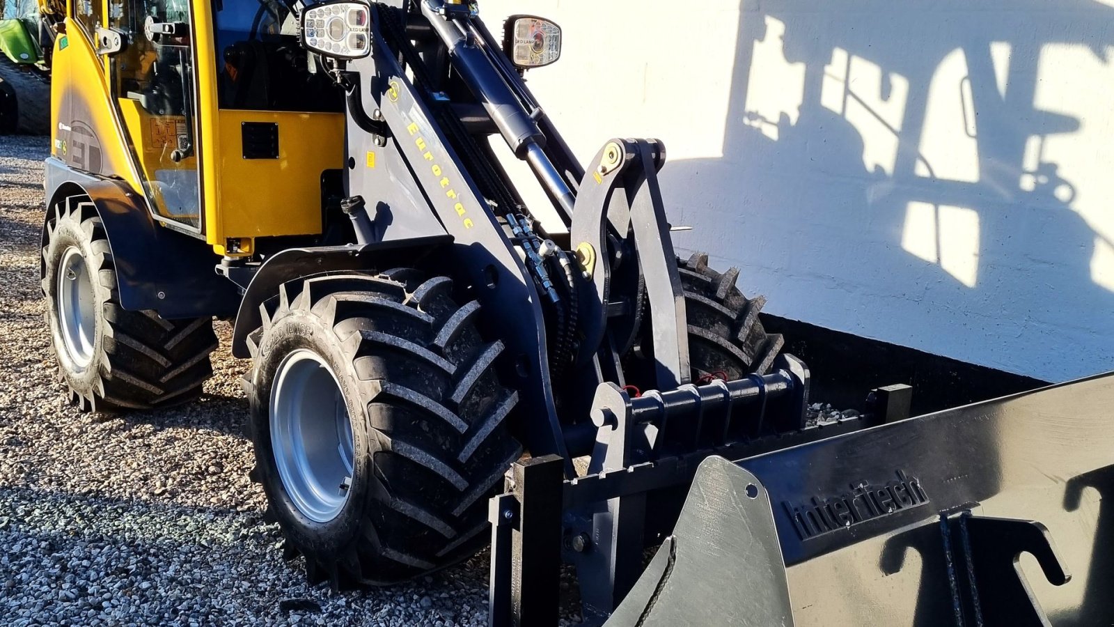 Kompaktlader of the type Eurotrac W12S / lukket kabine / fabriksny / skovl & gafler / Kubota motor, Gebrauchtmaschine in Arden (Picture 2)