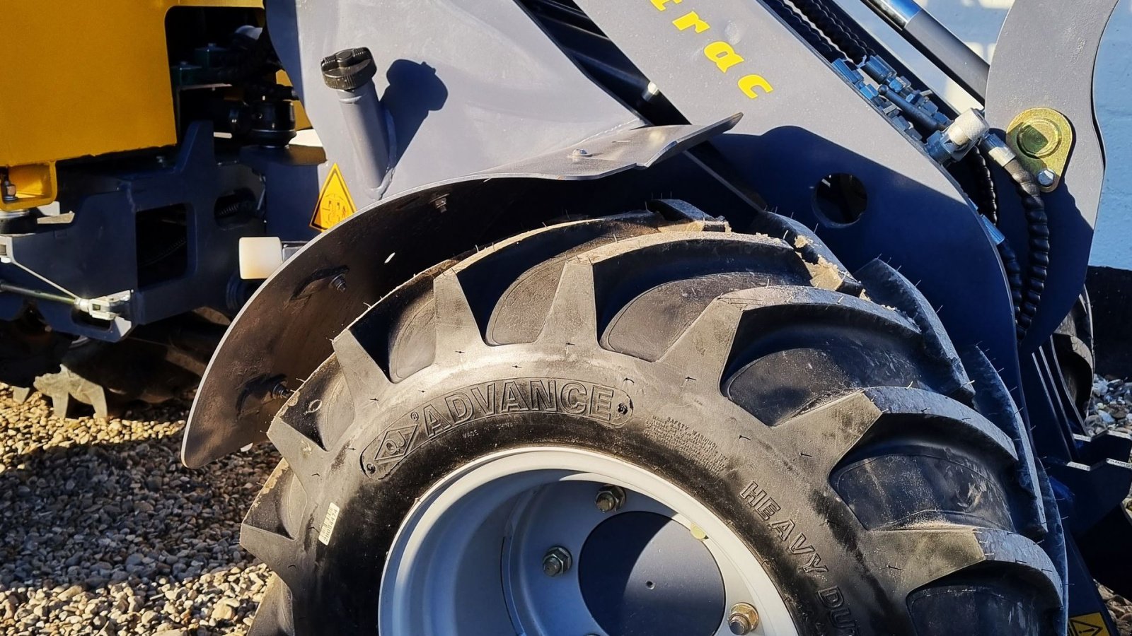 Kompaktlader of the type Eurotrac W12S / lukket kabine / fabriksny / skovl & gafler / Kubota motor, Gebrauchtmaschine in Arden (Picture 10)