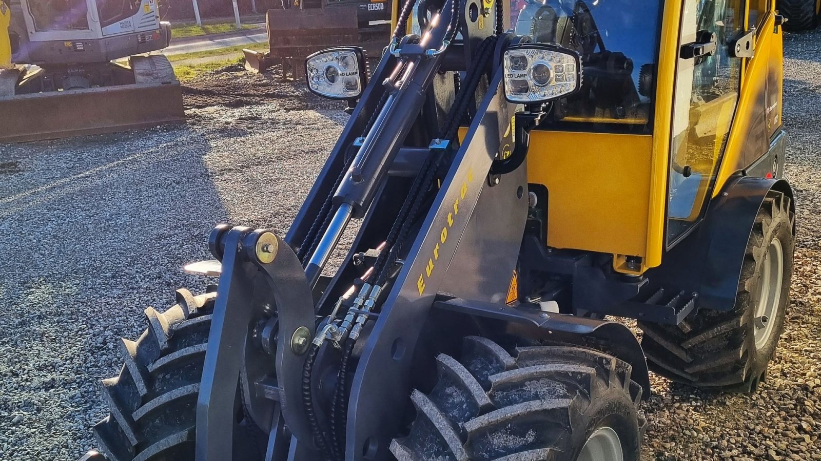 Kompaktlader of the type Eurotrac W12S / lukket kabine / fabriksny / skovl & gafler / Kubota motor, Gebrauchtmaschine in Arden (Picture 4)