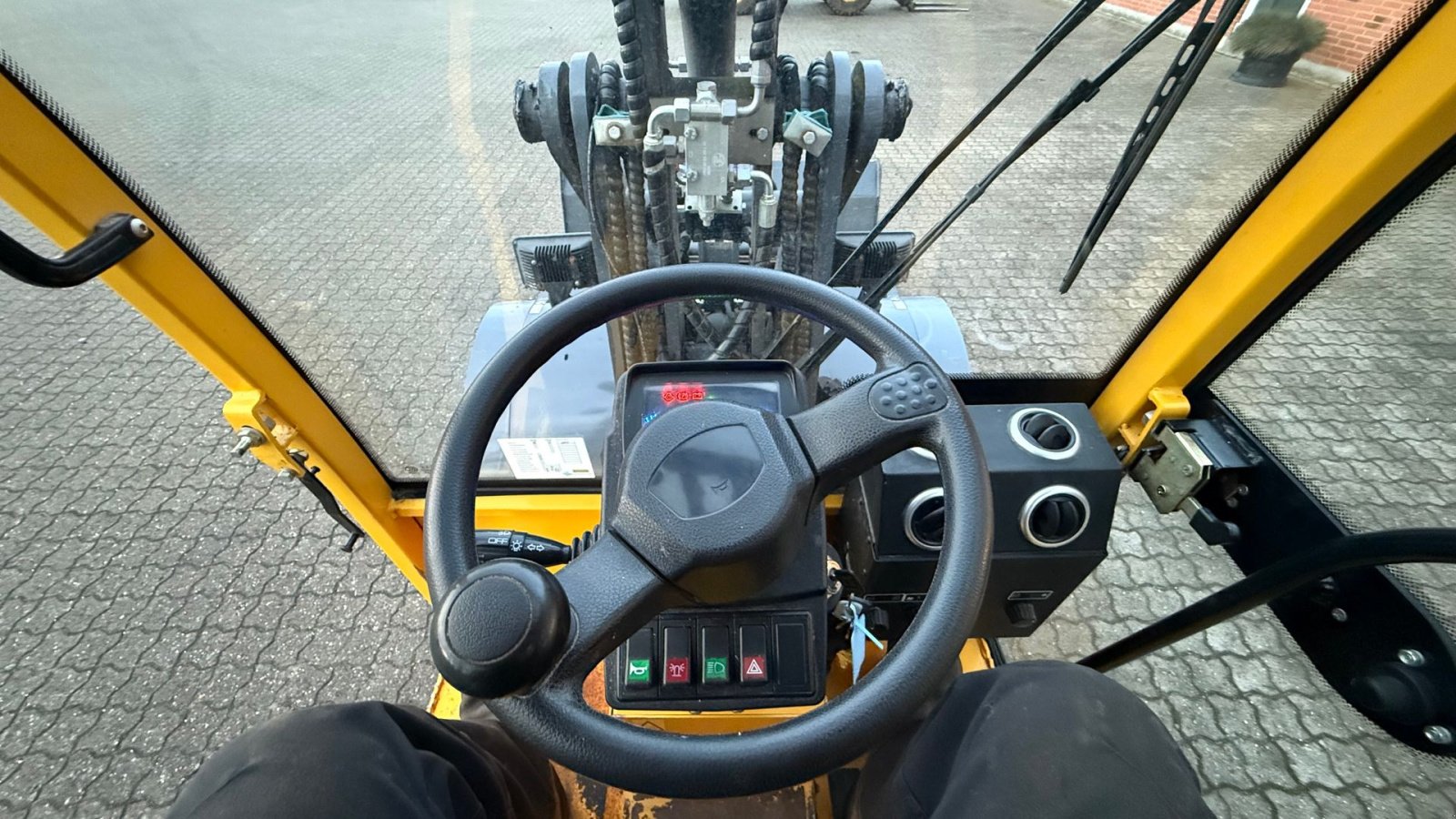 Kompaktlader типа Eurotrac W12S, Gebrauchtmaschine в Gjerlev J. (Фотография 13)