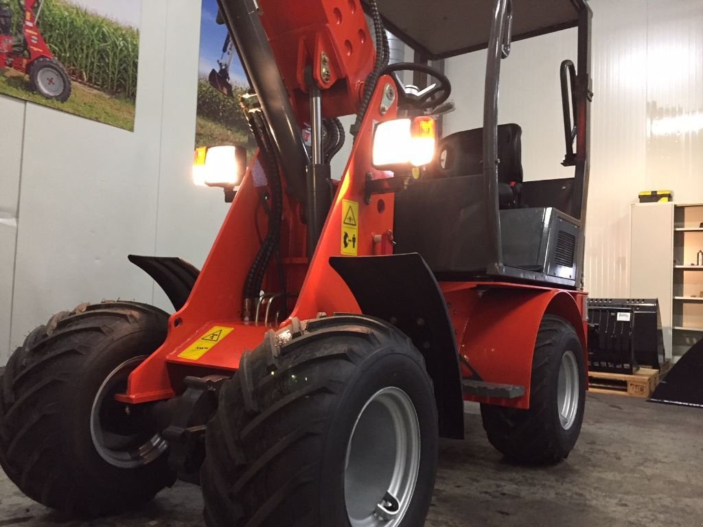 Kompaktlader des Typs Everun ER1000, Neumaschine in Dronten (Bild 9)