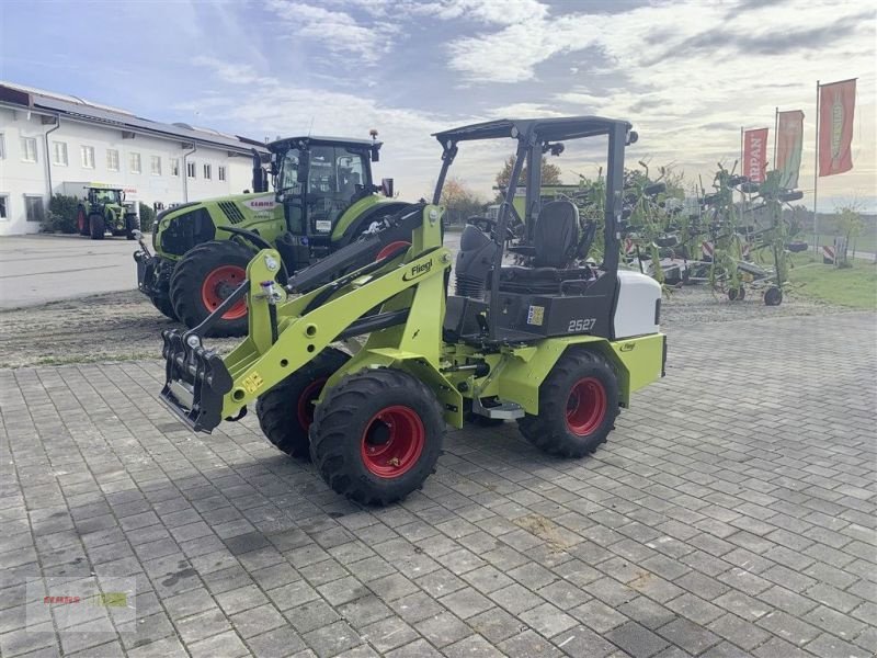 Kompaktlader of the type Fliegl 2527, Neumaschine in Grabenstätt-Erlstätt (Picture 3)