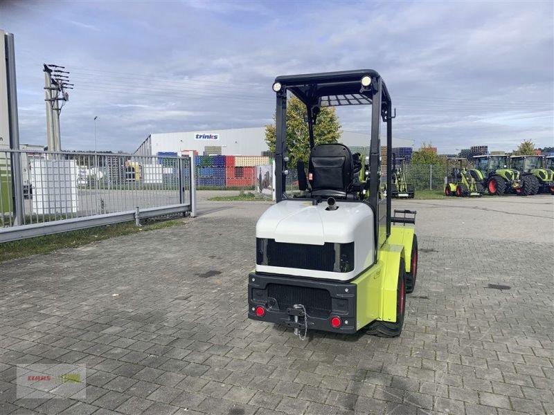 Kompaktlader of the type Fliegl 2527, Neumaschine in Grabenstätt-Erlstätt (Picture 4)