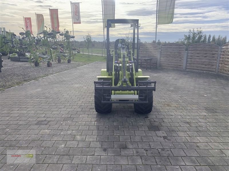 Kompaktlader of the type Fliegl 2527, Neumaschine in Grabenstätt-Erlstätt (Picture 2)