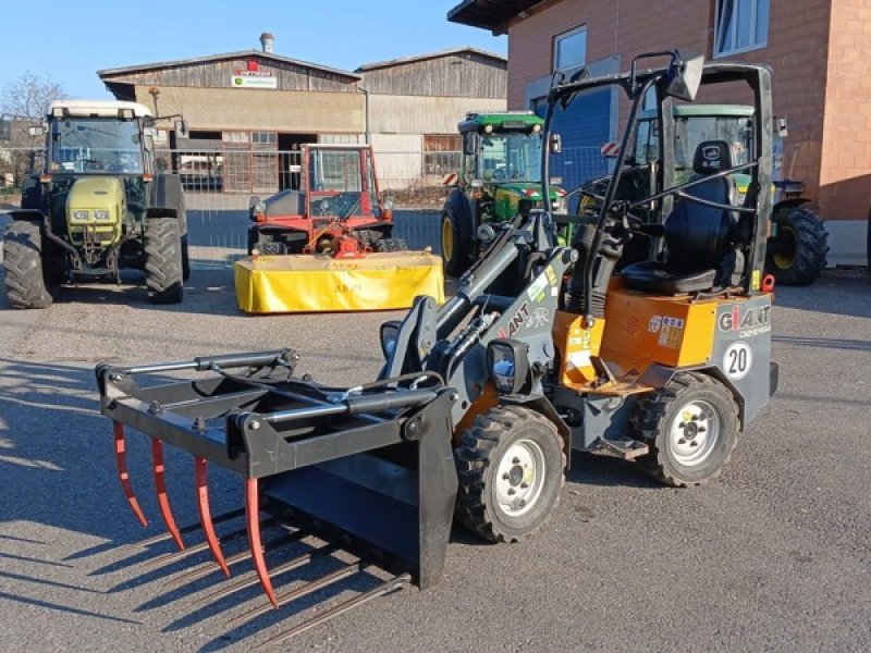 GiANT 2.54, Gebrauchtmaschine, Baujahr: 2019, Betriebsstunden / Hektar: 1140 (Bild 1) Kompaktlader des Typs GiANT 2.54, Gebrauchtmaschine in Altendorf (Bild 1)