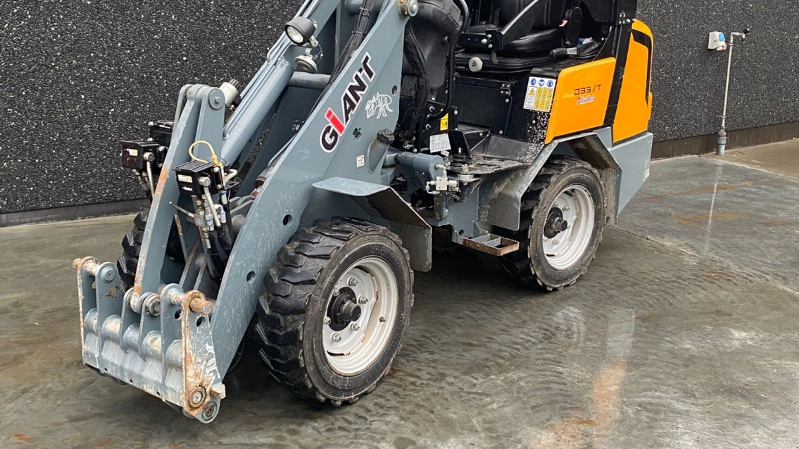 Kompaktlader des Typs GiANT D337T Med skovl og pallegafler, Gebrauchtmaschine in Lintrup (Bild 4)