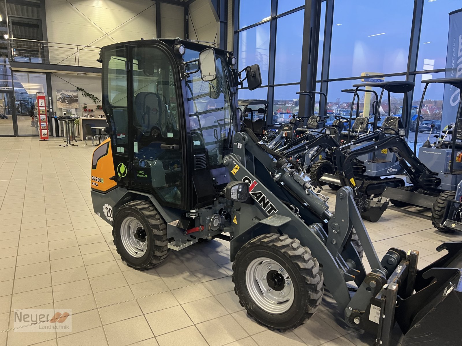 Kompaktlader typu GiANT Elektro G2200E X-TRA, Gebrauchtmaschine v Bad Waldsee Mennisweiler (Obrázek 4)