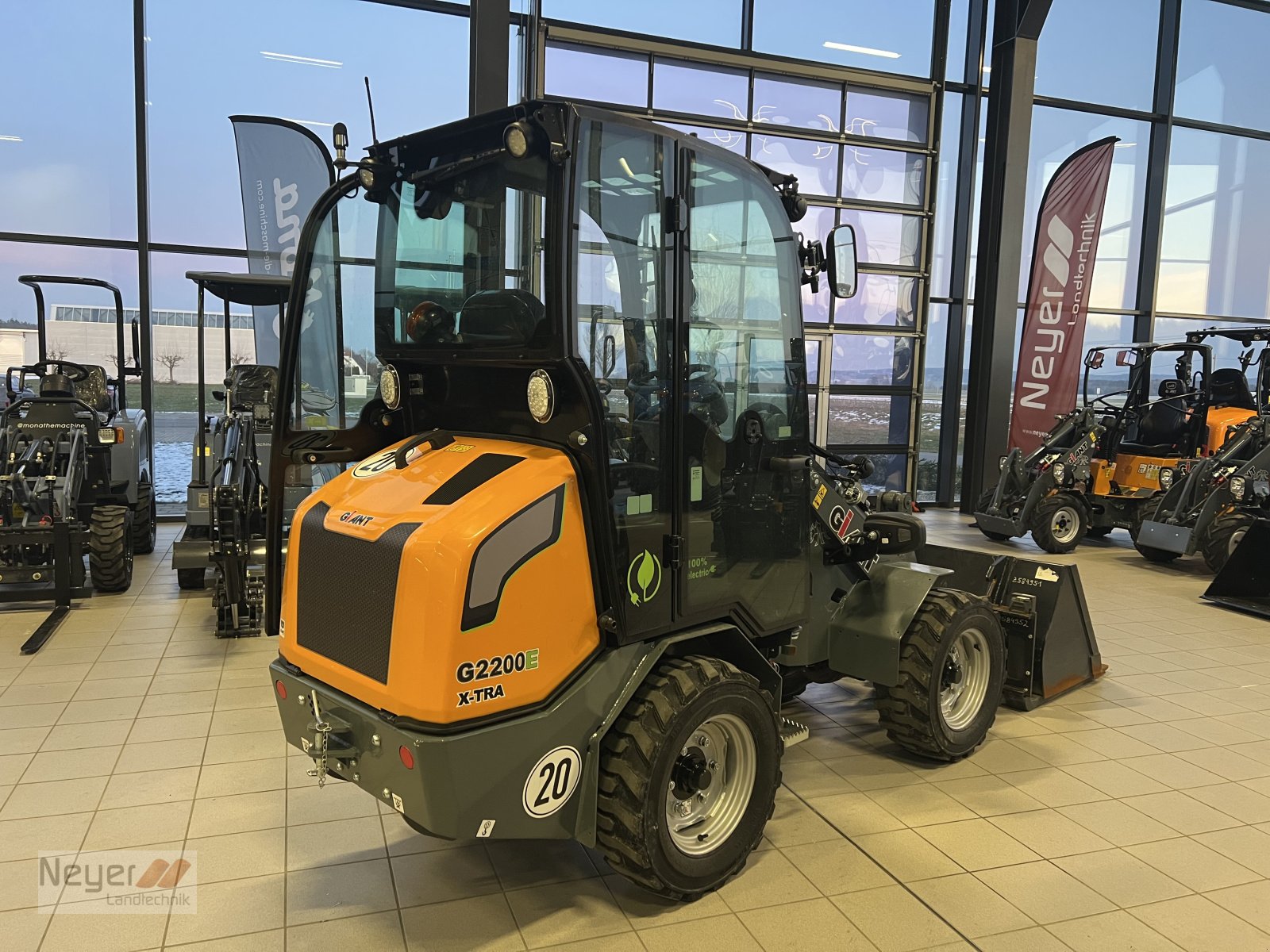 Kompaktlader typu GiANT Elektro G2200E X-TRA, Gebrauchtmaschine v Bad Waldsee Mennisweiler (Obrázek 5)