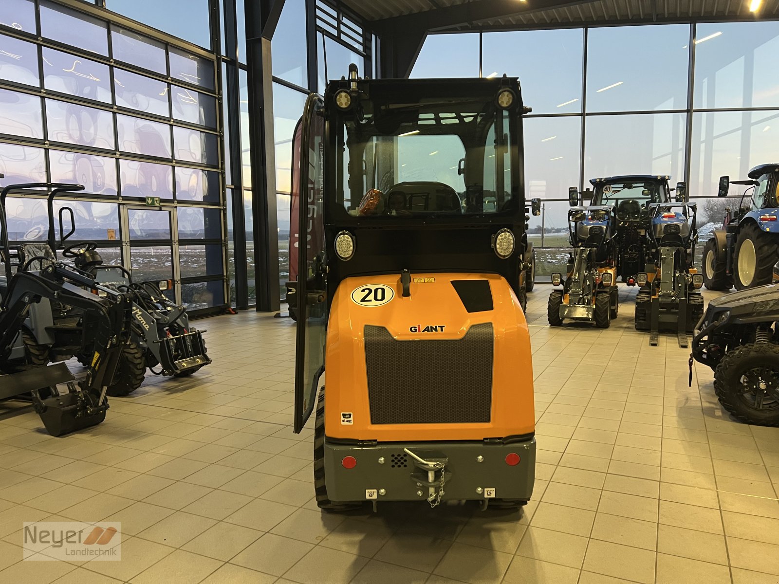 Kompaktlader typu GiANT Elektro G2200E X-TRA, Gebrauchtmaschine v Bad Waldsee Mennisweiler (Obrázek 8)