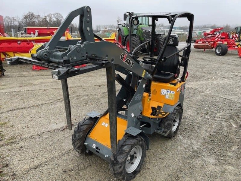 Kompaktlader des Typs GiANT G1200, Gebrauchtmaschine in Eggenfelden (Bild 1)